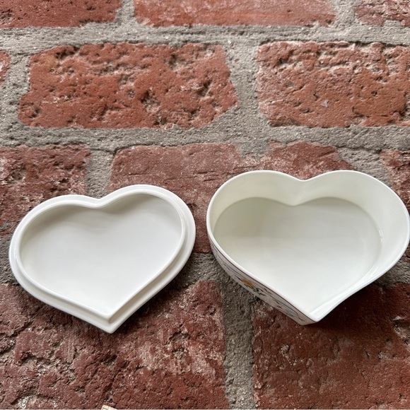 Christopher Stuart Floral Ribbon Y1516 Fine Bone China Heart Trinket Box - Picture 15 of 15